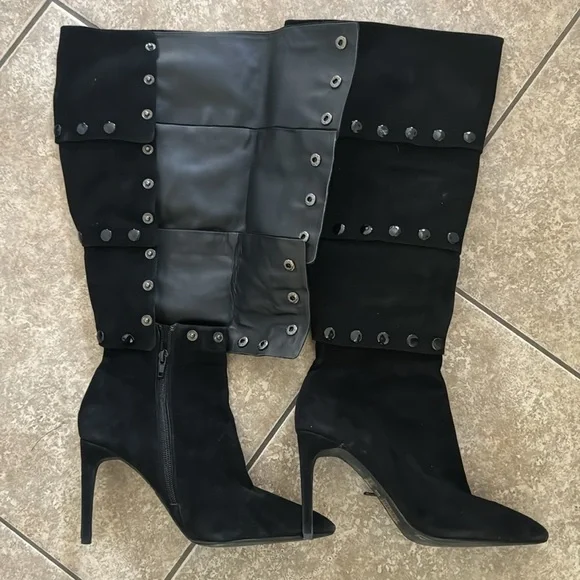 Black Studded Knee-High Heeled Boots Adjustable Shaft Size 8.5 - Picture 2 of 2